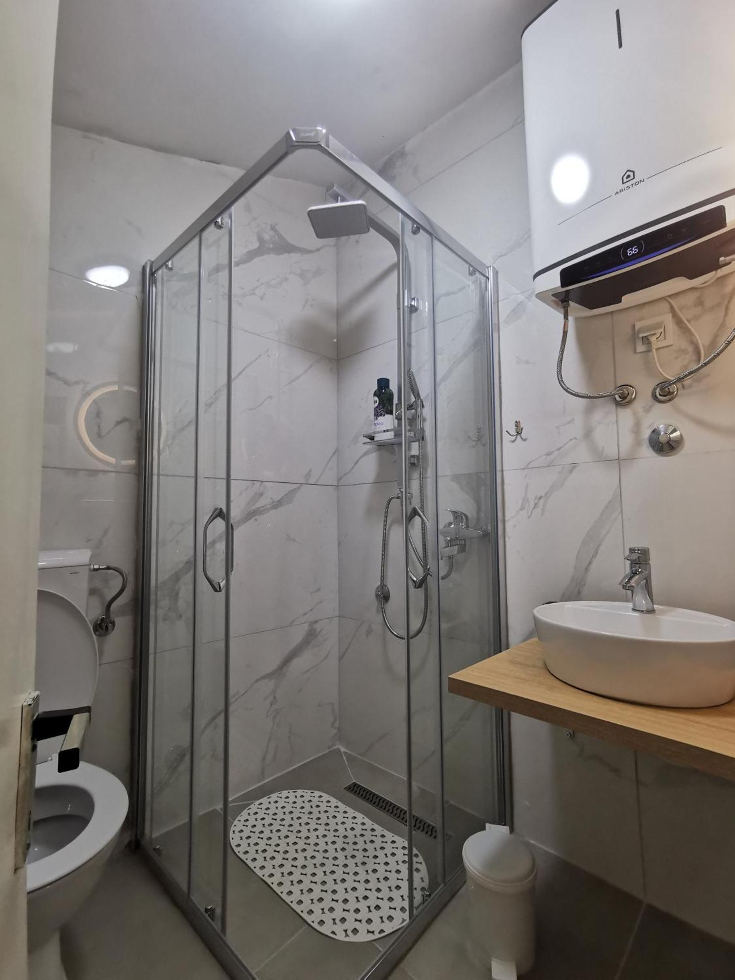 White Apartment Sarajevo - Free Parking Kültér fotó